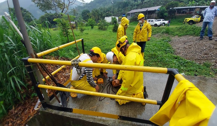 Trabajos de restablecimiento de agua en Ibagué