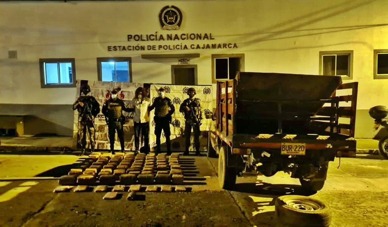 Sujeto viajaba en su carro muy campante con casi 160 mil dosis de marihuana