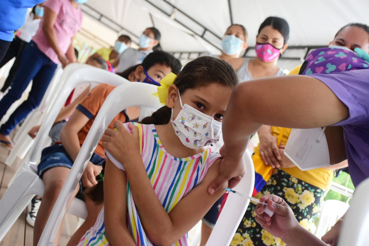 Carolina Oyola invitó a los padres de familia a que vacunen a sus hijos.