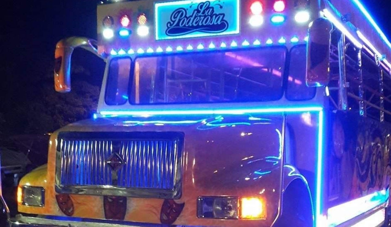 Chivas navideñas en Ibagué