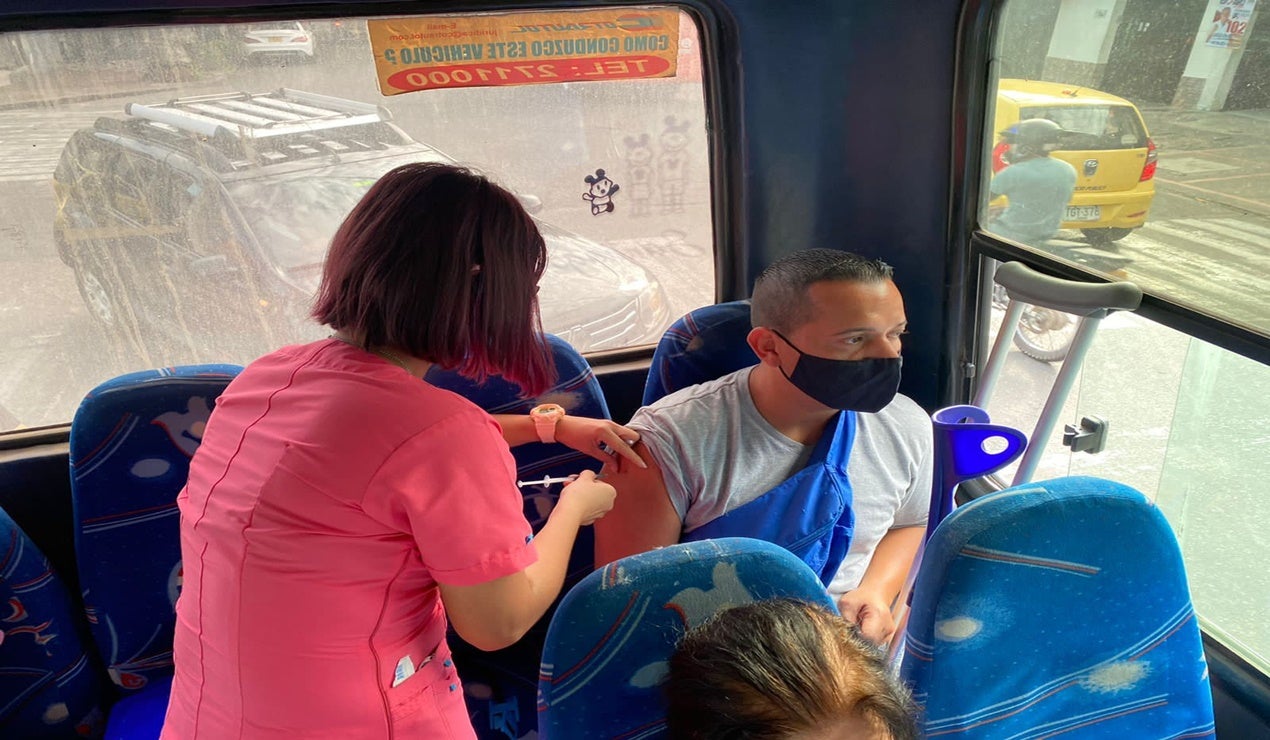 vacunación en busetas en Ibagué