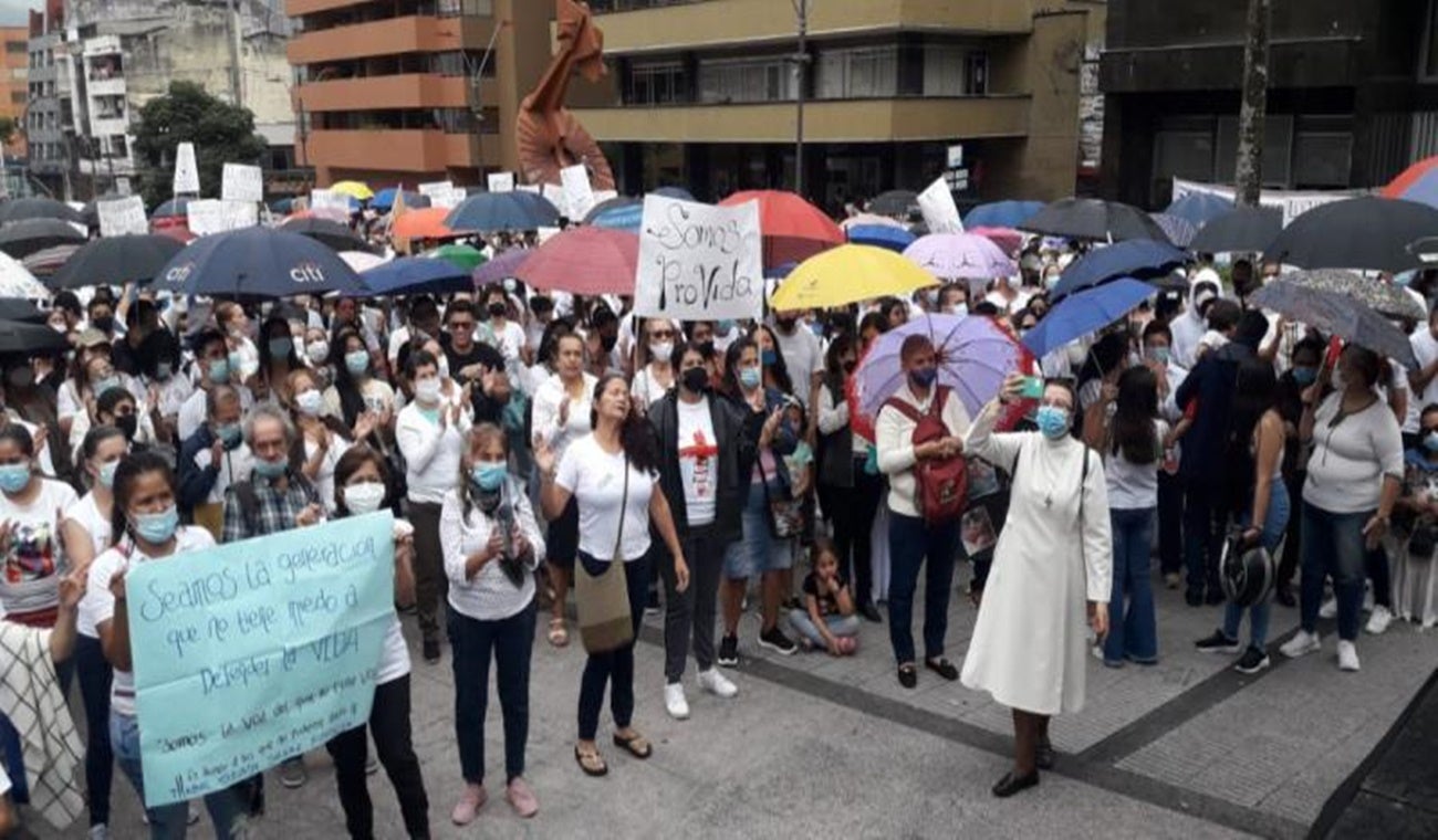 Manifestación grupos Provida en Plaza Murillo Toro