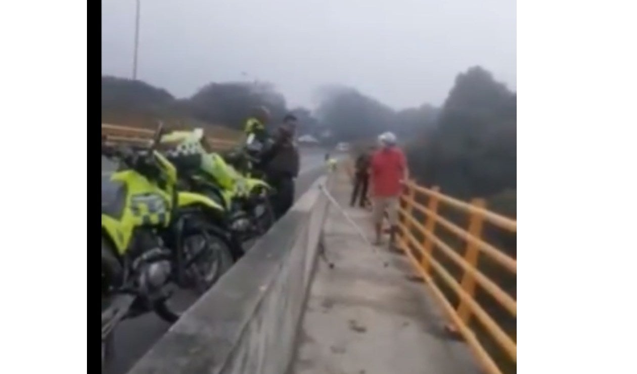 Policía evitó que anciano se lanzara desde un puente en Ibagué