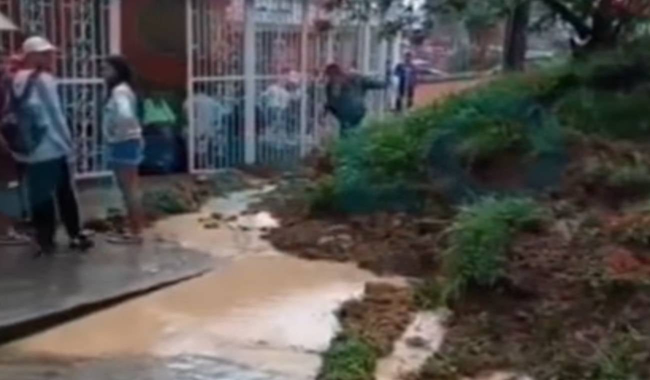 Deslizamiento barrio Augusto E. Medina