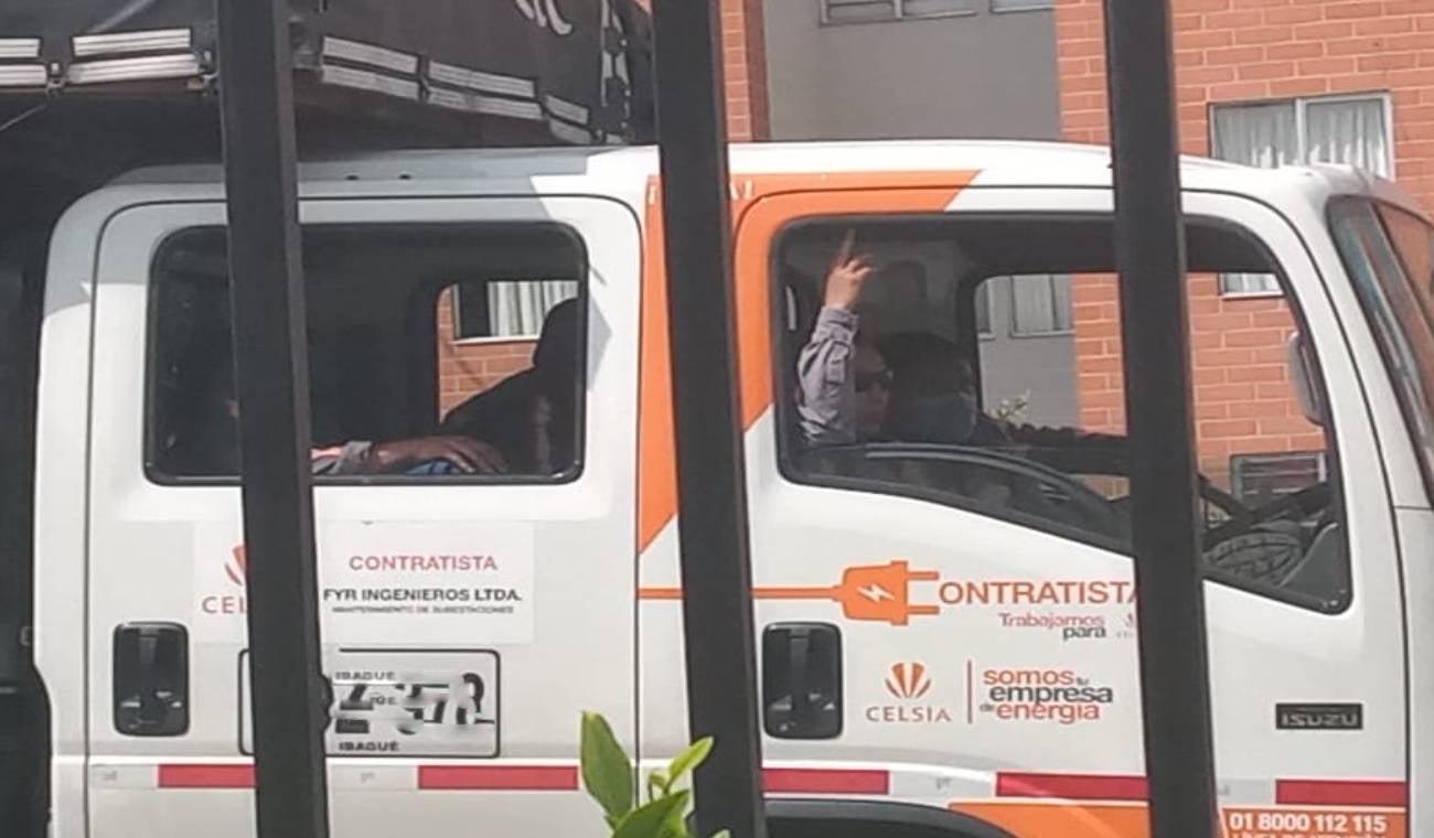 Cuidadanos denuncian que funcionarios no les dan solución