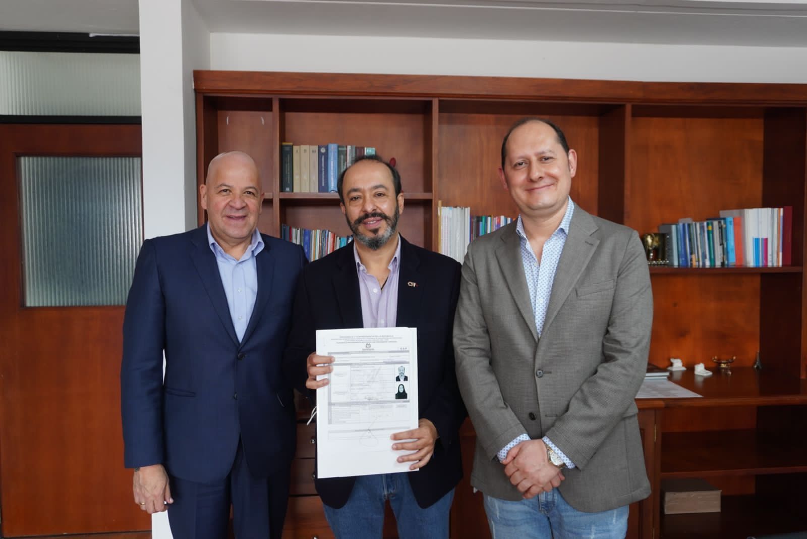 Germán Córdoba se inscribió como candidato presidencial