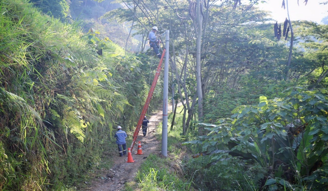 Instalación de luminarias por INFIbagué