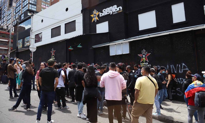 Turistas y locales protestan en Casa Babylon por cancelación del Jamming