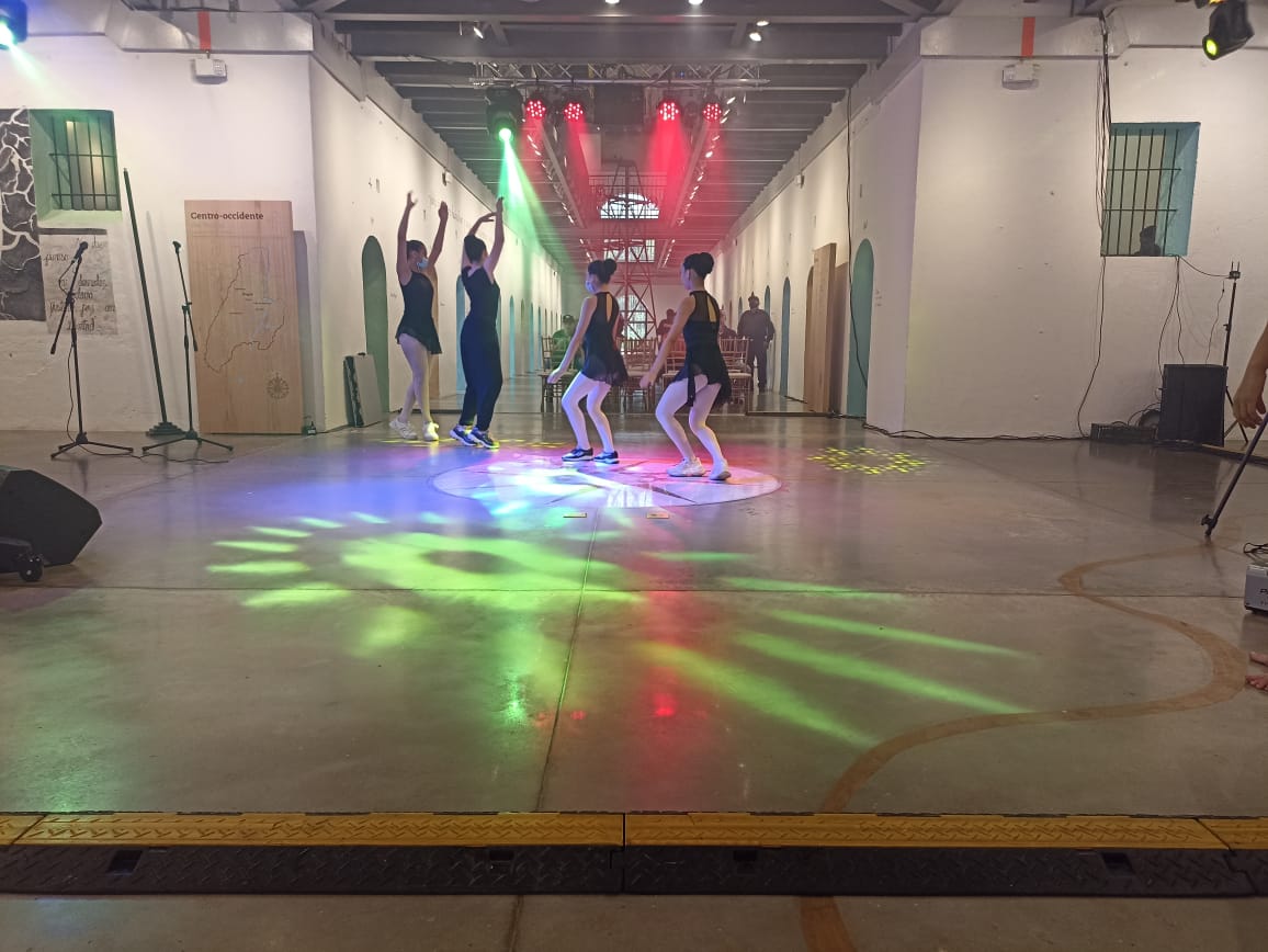 Corporación y Ballet 5