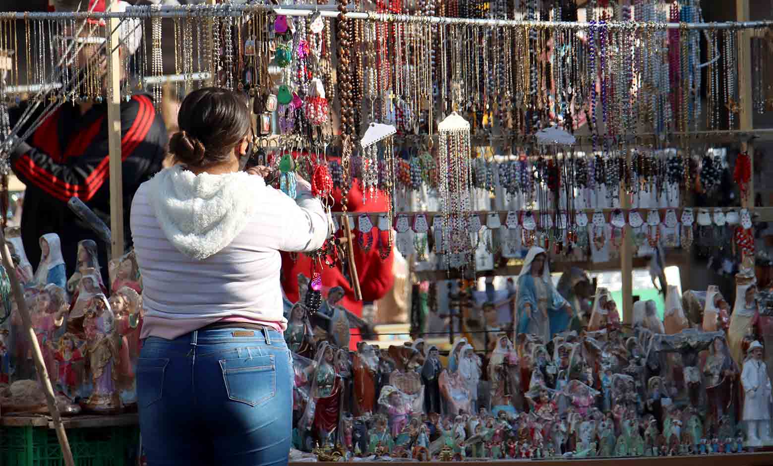vendedora ambulante - ventas informales - Semana Santa
