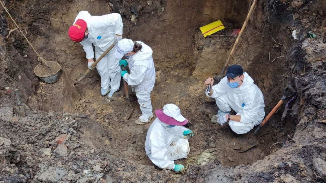 Los trabajos de exhumación se realizaron en el cementerio del municipio de Suaza.
