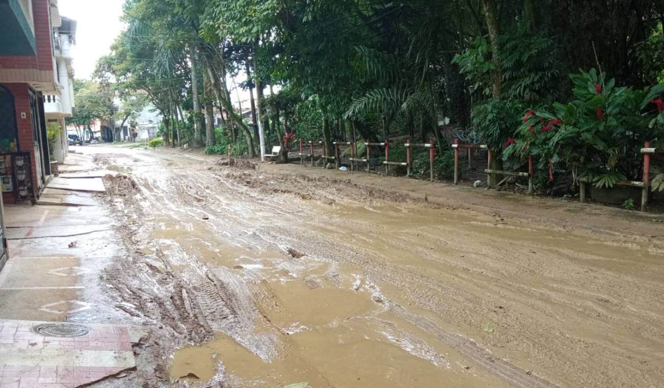 Vía en mal estado Hacienda Piedra Pintada
