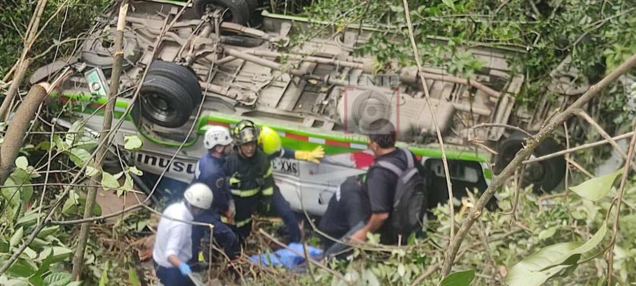 Bus de CoonstransHuila cayó a un abismo en la ruta Neiva – Florencia