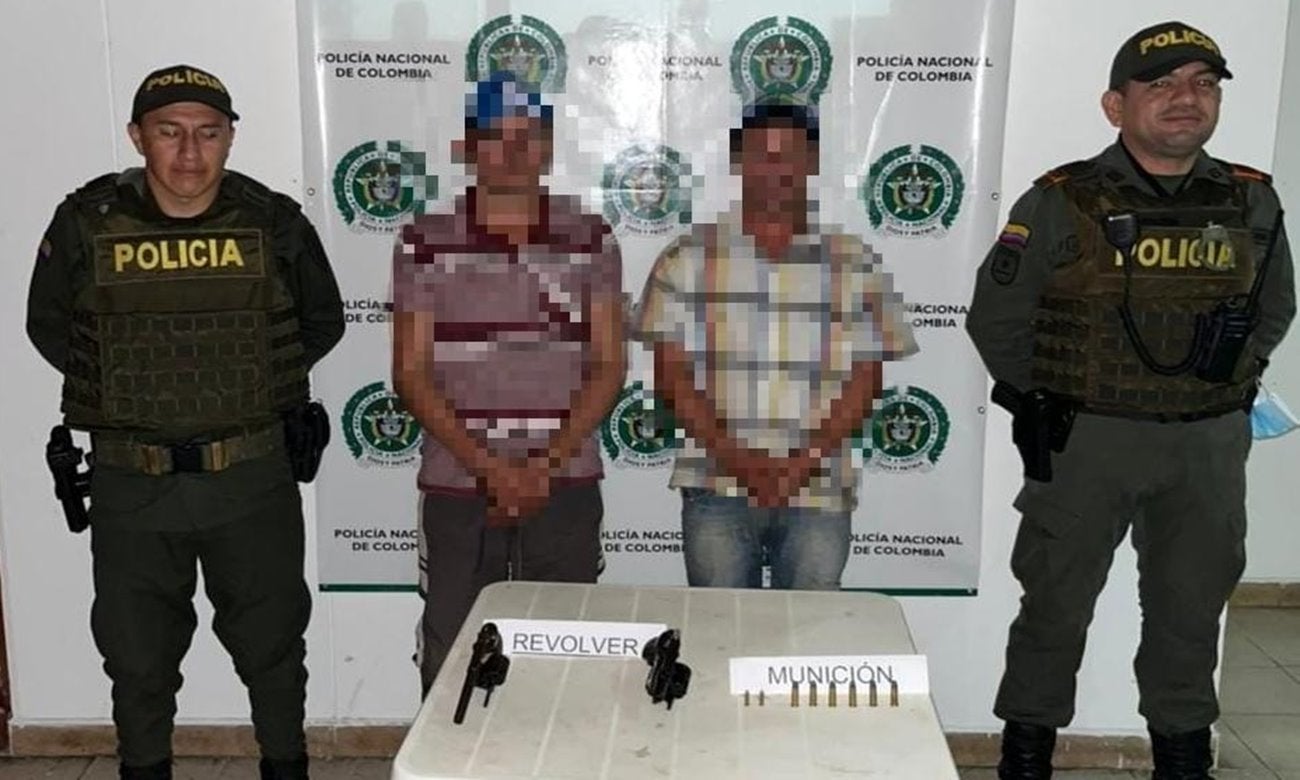 Atraparon dos sujetos realizando disparos al aire desde una camioneta en Alpujarra