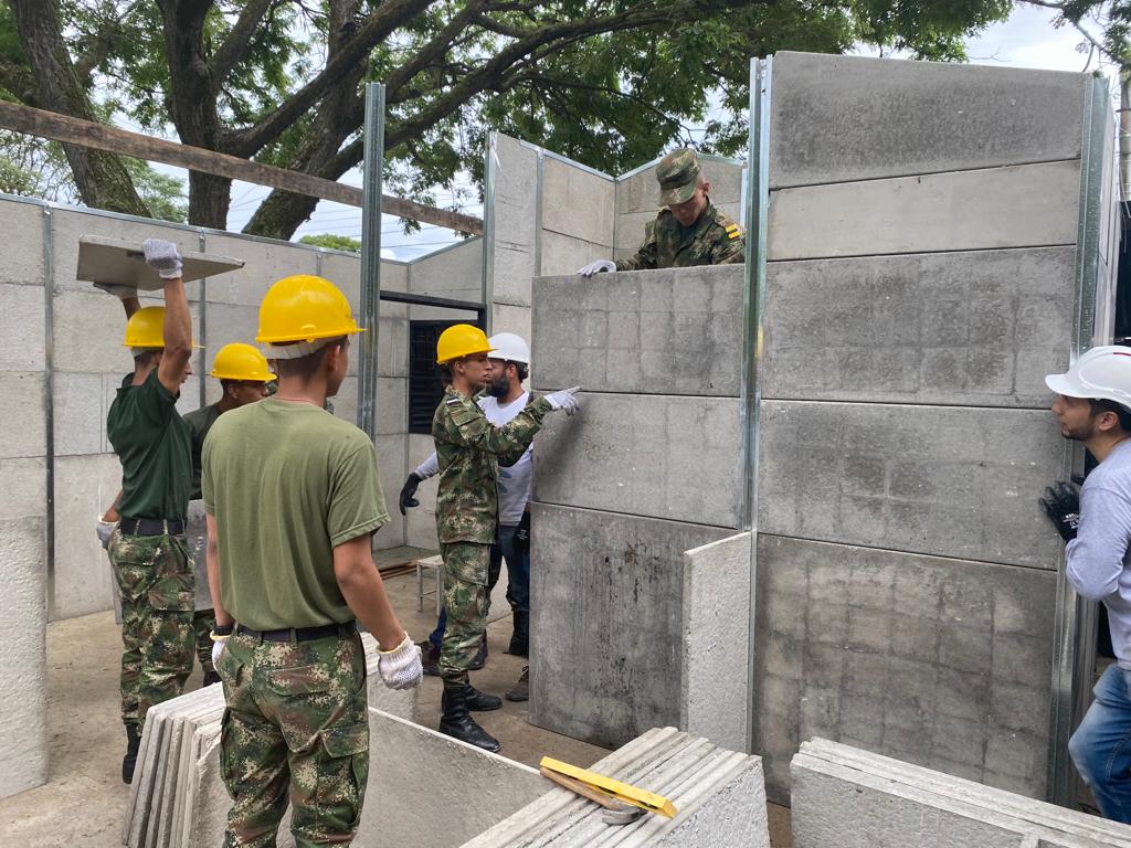 Noticias Neiva: Uniendo esfuerzos una familia cuenta con vivienda