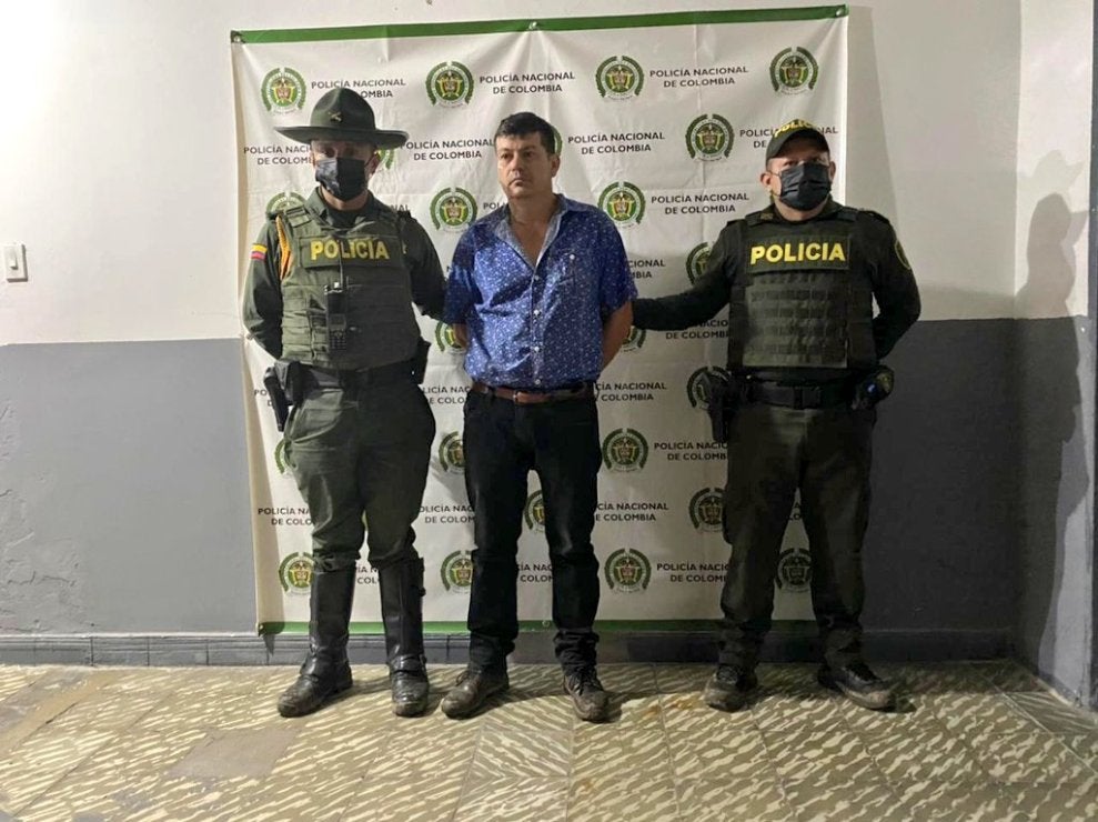 La mujer se encontraba dentro de su vivienda con sus hijos.