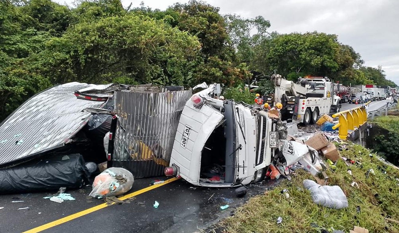 ¡Se quedó dormido! Microsueño casi lo mata entrando al Guamo