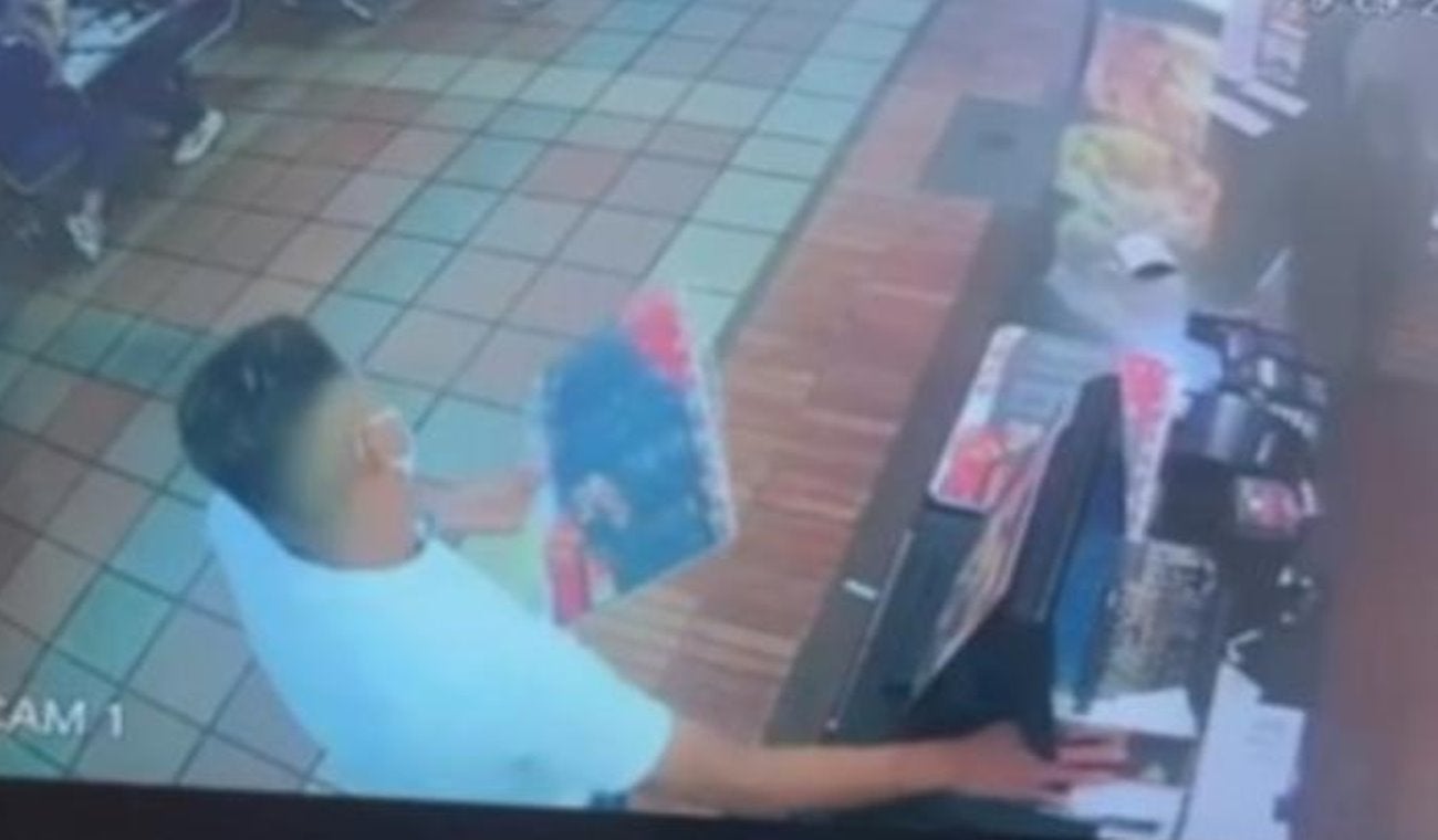 Tremenda rata sustrajo celular del restaurante Búfalos de Multicentro