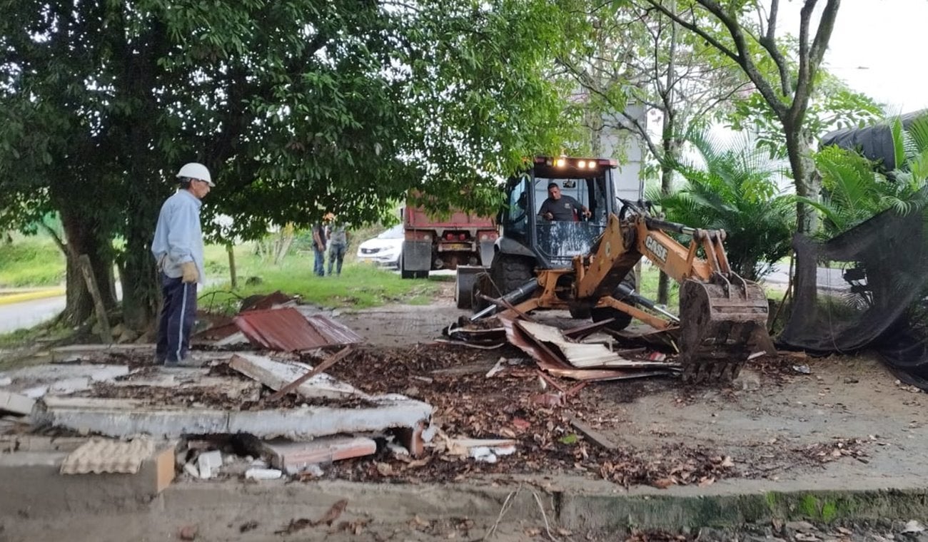 Desalojaron familias que dependían de una caseta en inmediaciones de la Clínica Medicadiz en Ibagué