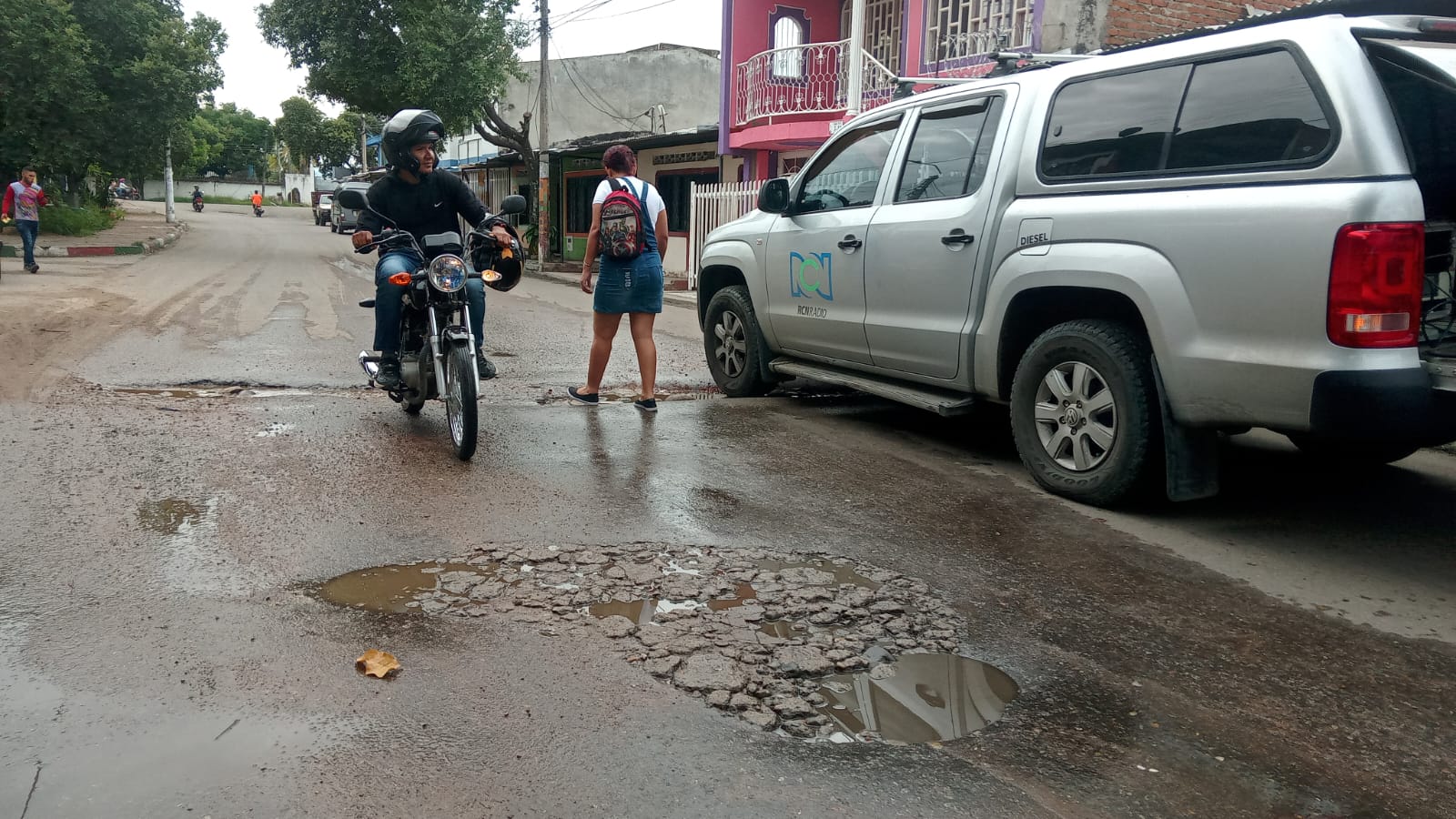 Taponamiento de las alcantarillas y las vías en mal estado
