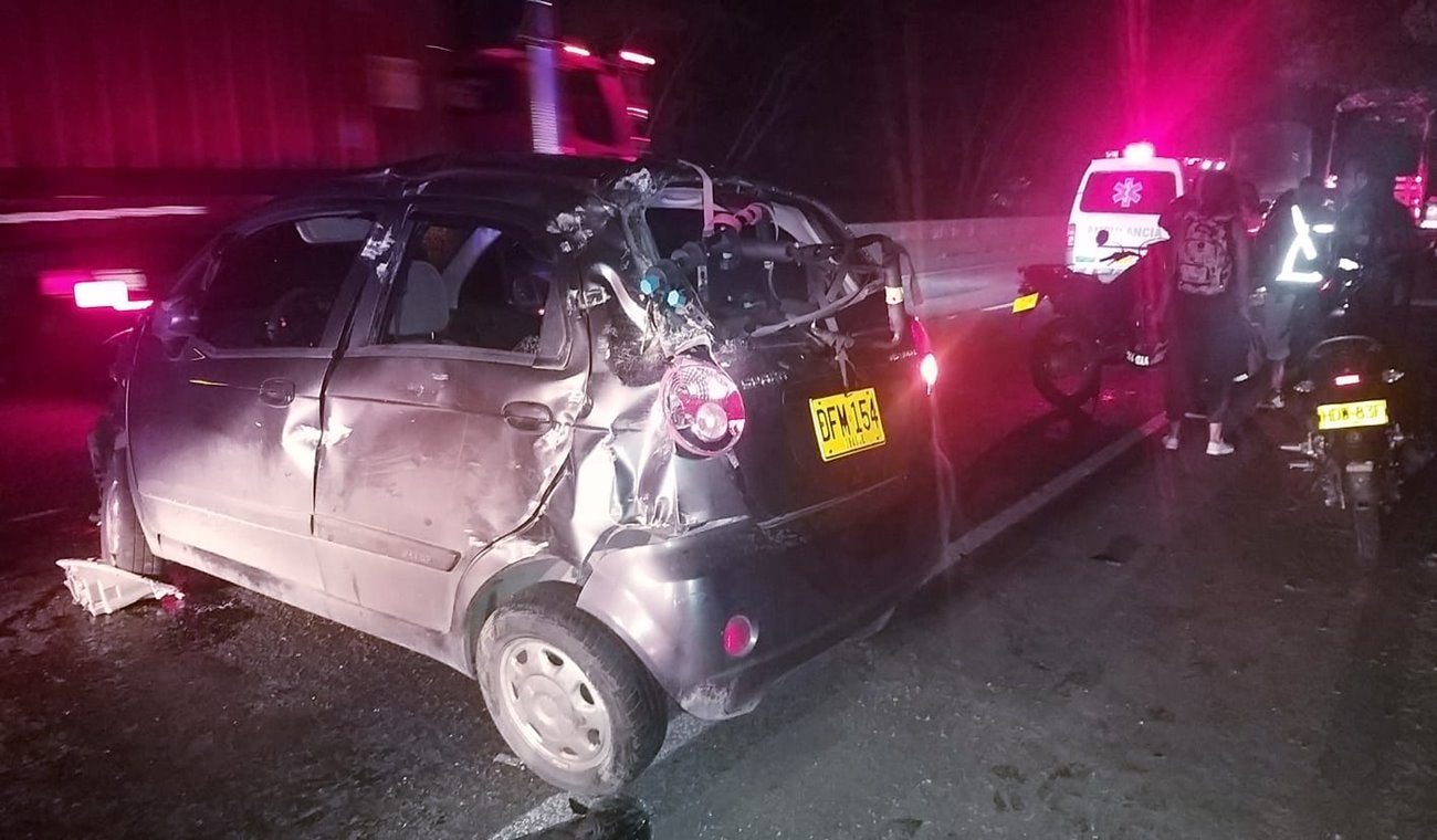Violento choque de un particular en inmediaciones de la Variante por poco termina en tragedia