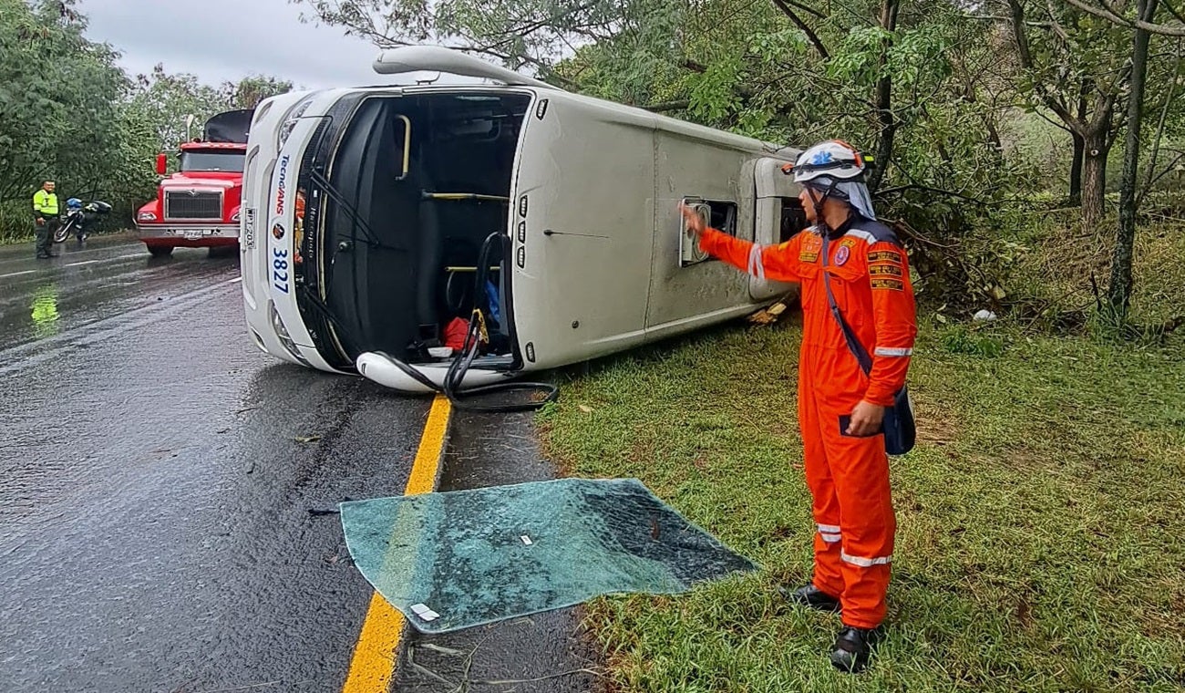 Un muerto y 7 heridos deja accidente de tecno Vans de Bolivariano en Chicoral