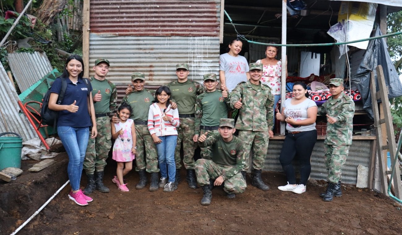 Ejército ayudó a familia en El Líbano
