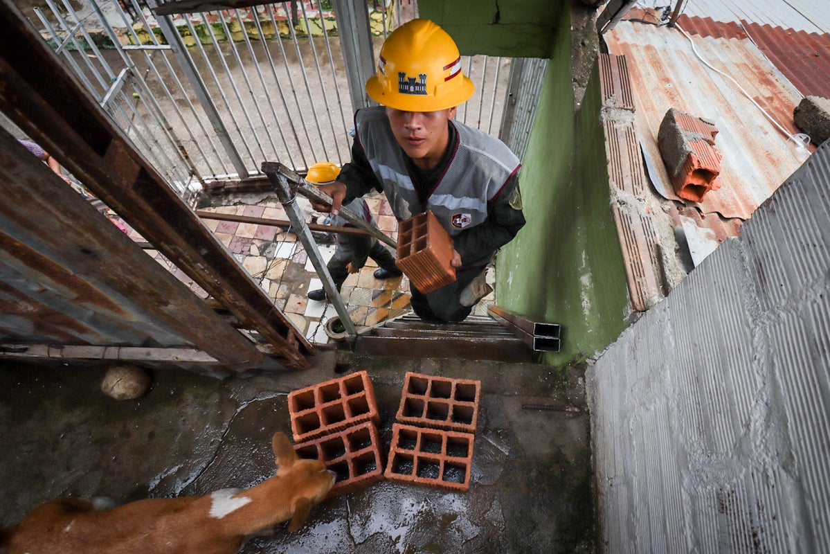 Damnificados recibieron materiales de construcción