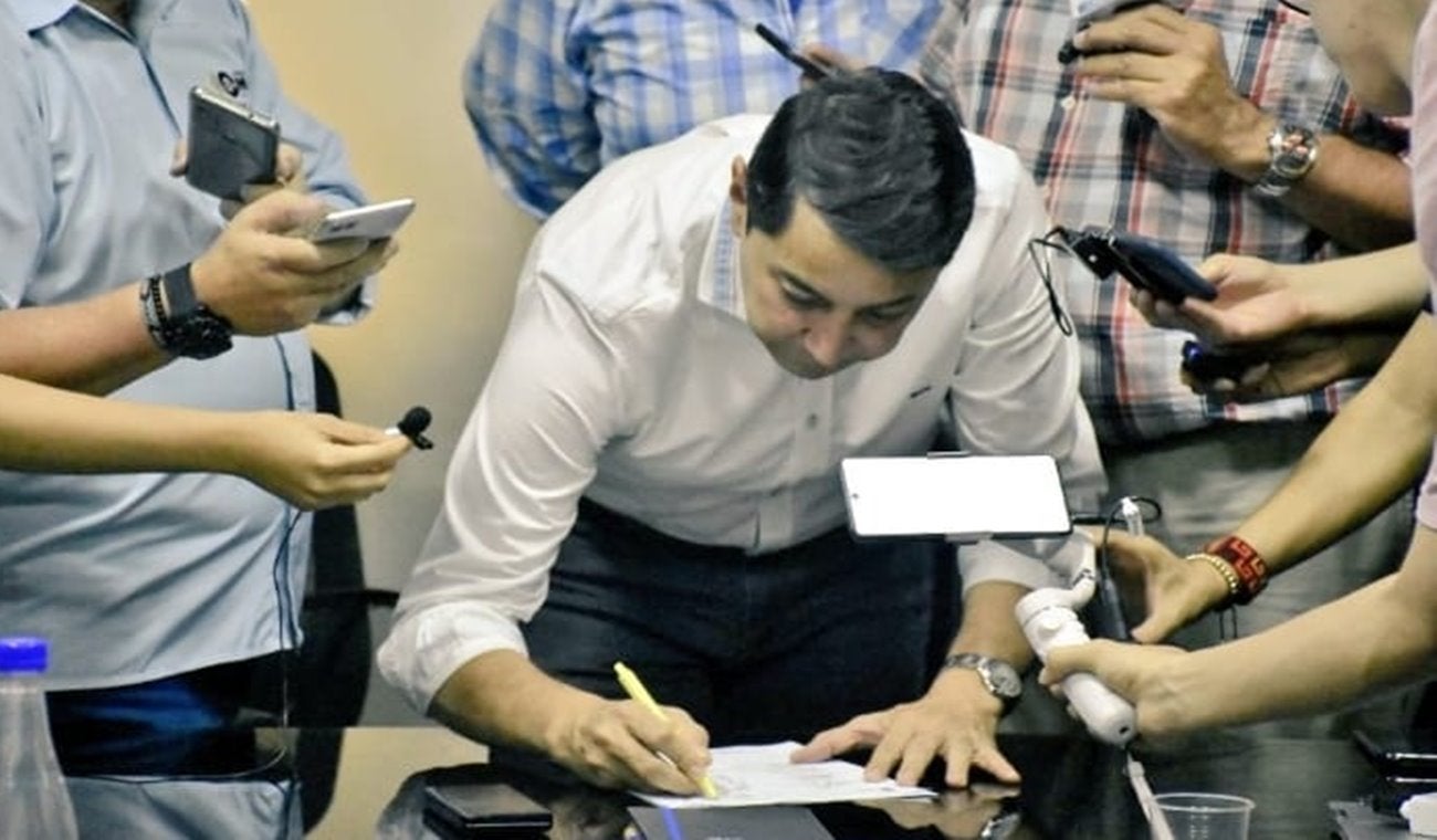 ¡Hubo humo blanco en el Palacio Municipal! Cesaron los bloqueos y se firmó el acta entre el alcalde y transportadores