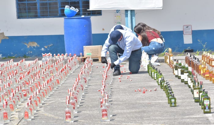 Licor de contrabando incautado