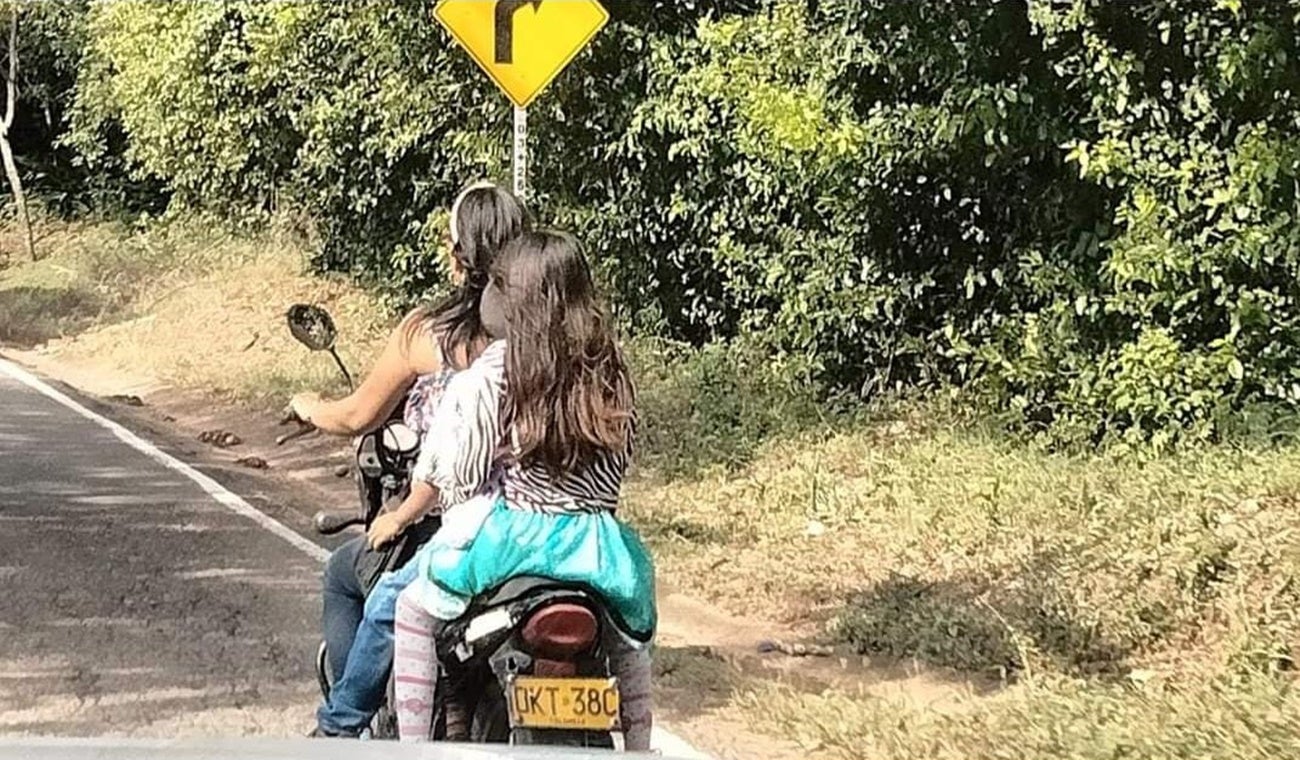 Sin casco en moto Ortega