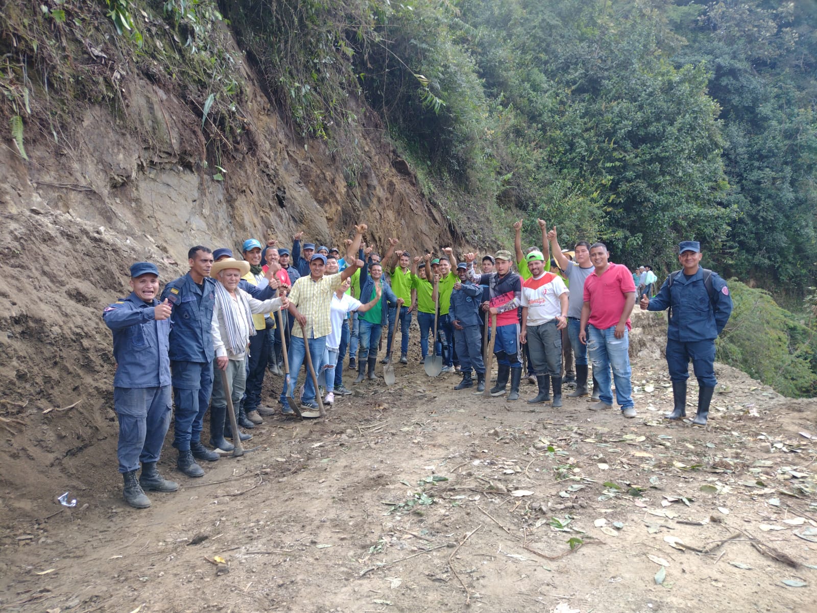 Paso vehicular en diez veredas del Huila