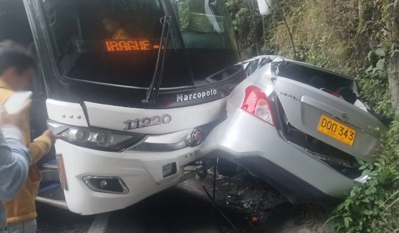 ¡Siniestro vial! Bus de Velotax colisionó contra particular en la vía a Cajamarca