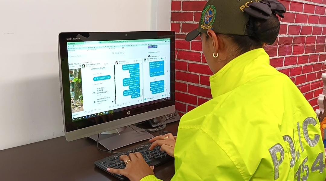 Mujer policía conquistó a criminal por facebook para capturarlo