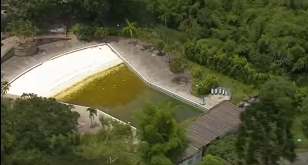 Imagen de la piscina abandonada en el antiguo Parque de Recreación en Armenia.