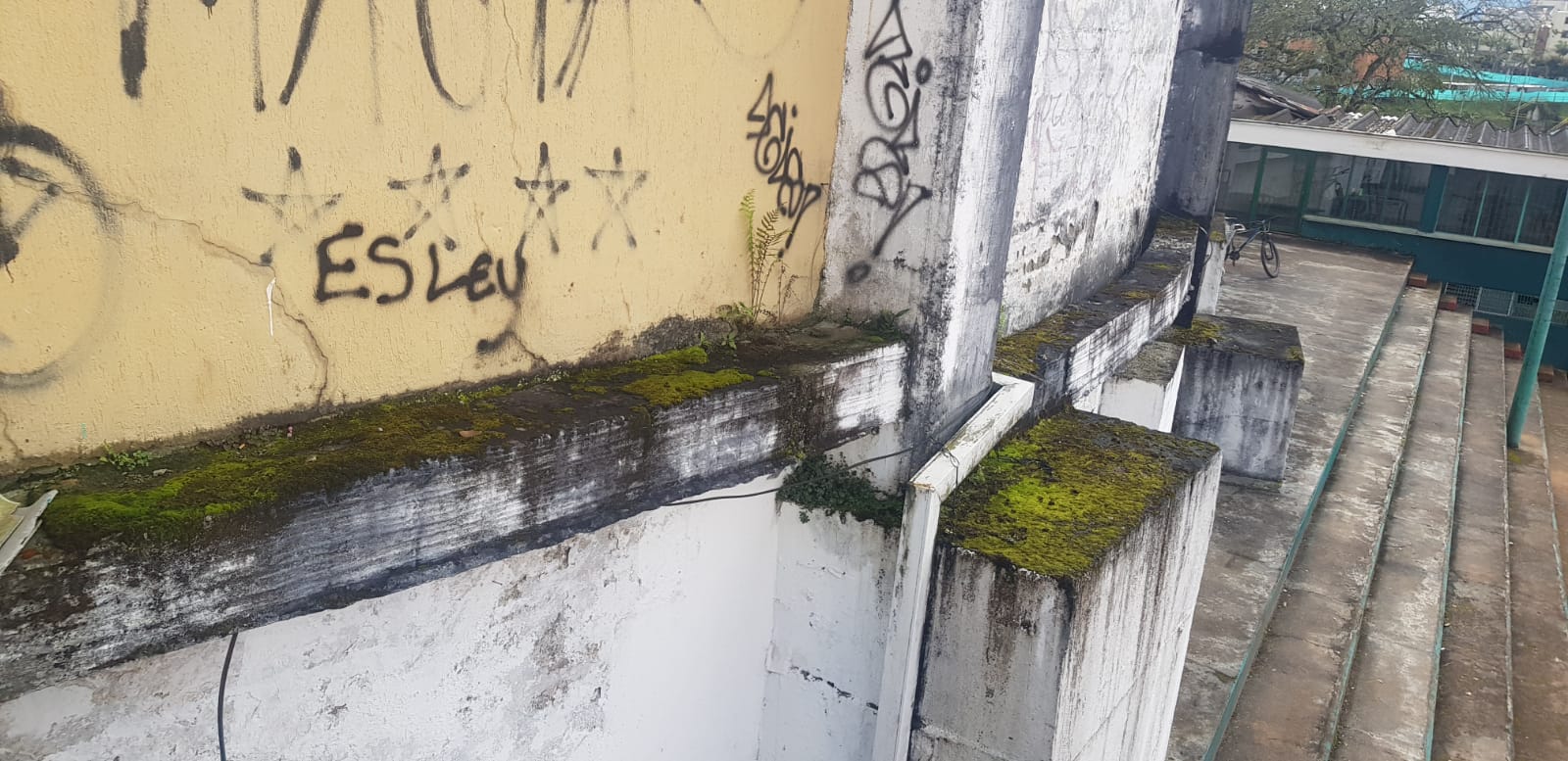 Coliseo Mayor Exteriores deteriorados.