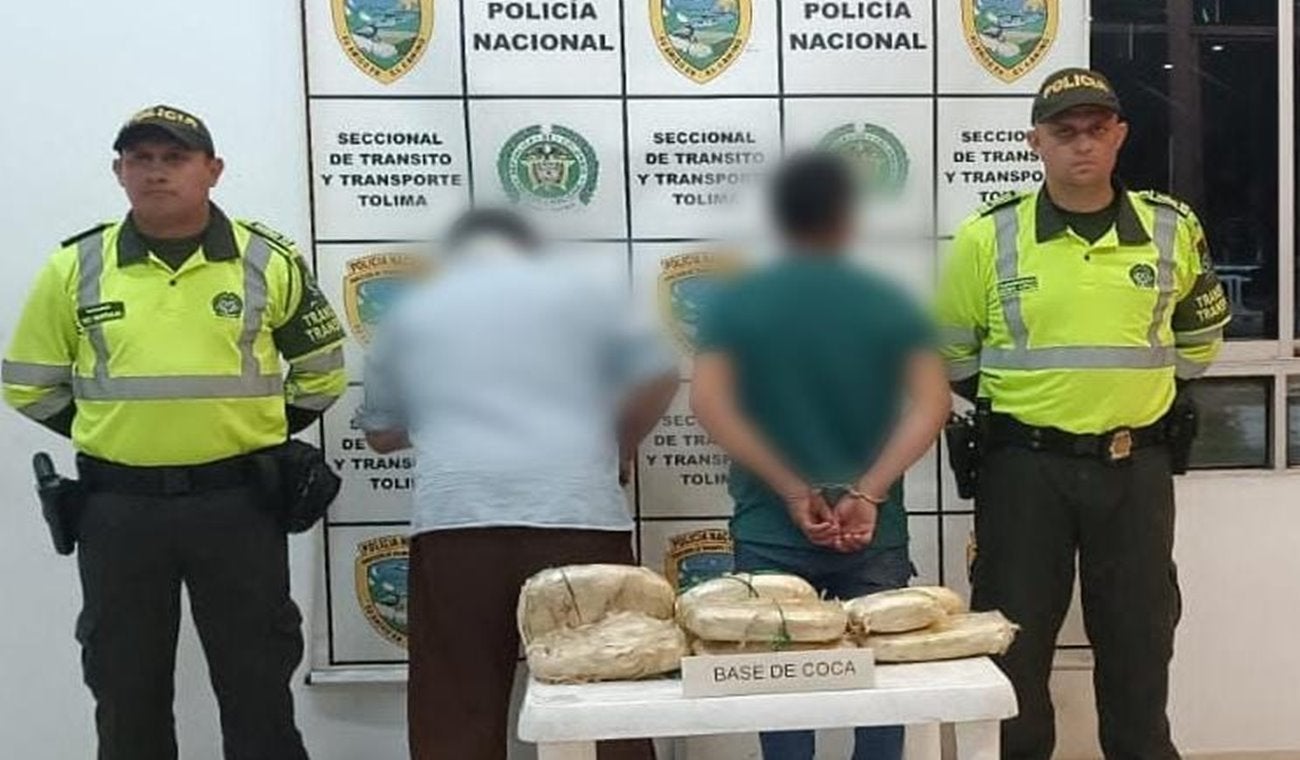 ¡Qué belleza de familia! Sorprendieron a padre e hijo movilizando 11 kilogramos de base de coca por el peaje de Gualanday