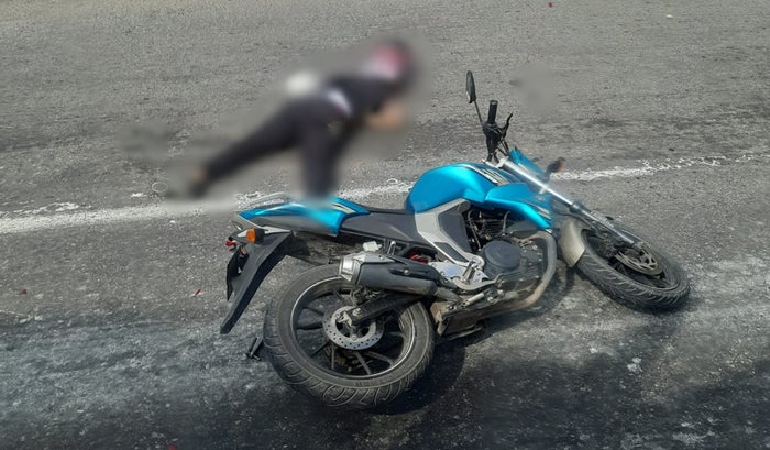 ¡Tristeza! Falleció mujer motociclista en la glorieta de Picaleña