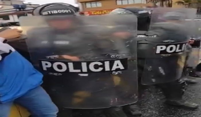 Enfrentamientos entre policía y gremio taxista