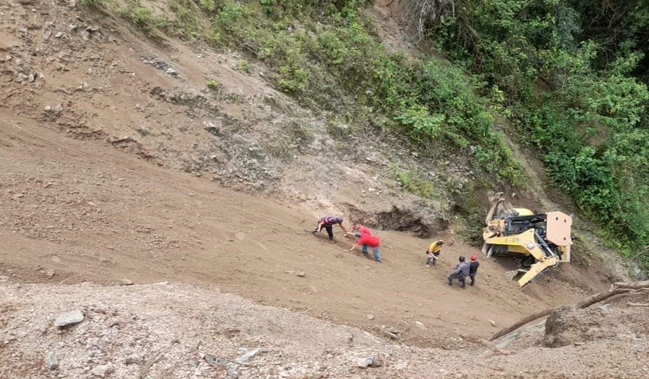 Maquinaria atrapada en Rioblanco