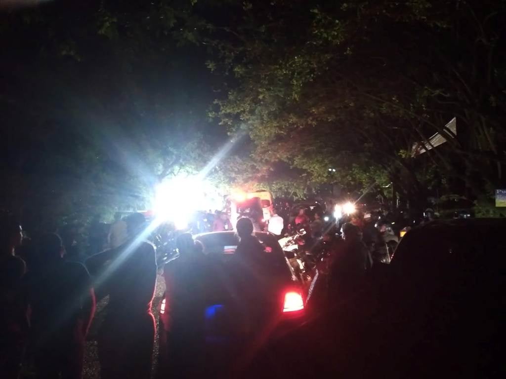 Los pobladores no permiten el tránsito de vehículos de carga pesada.