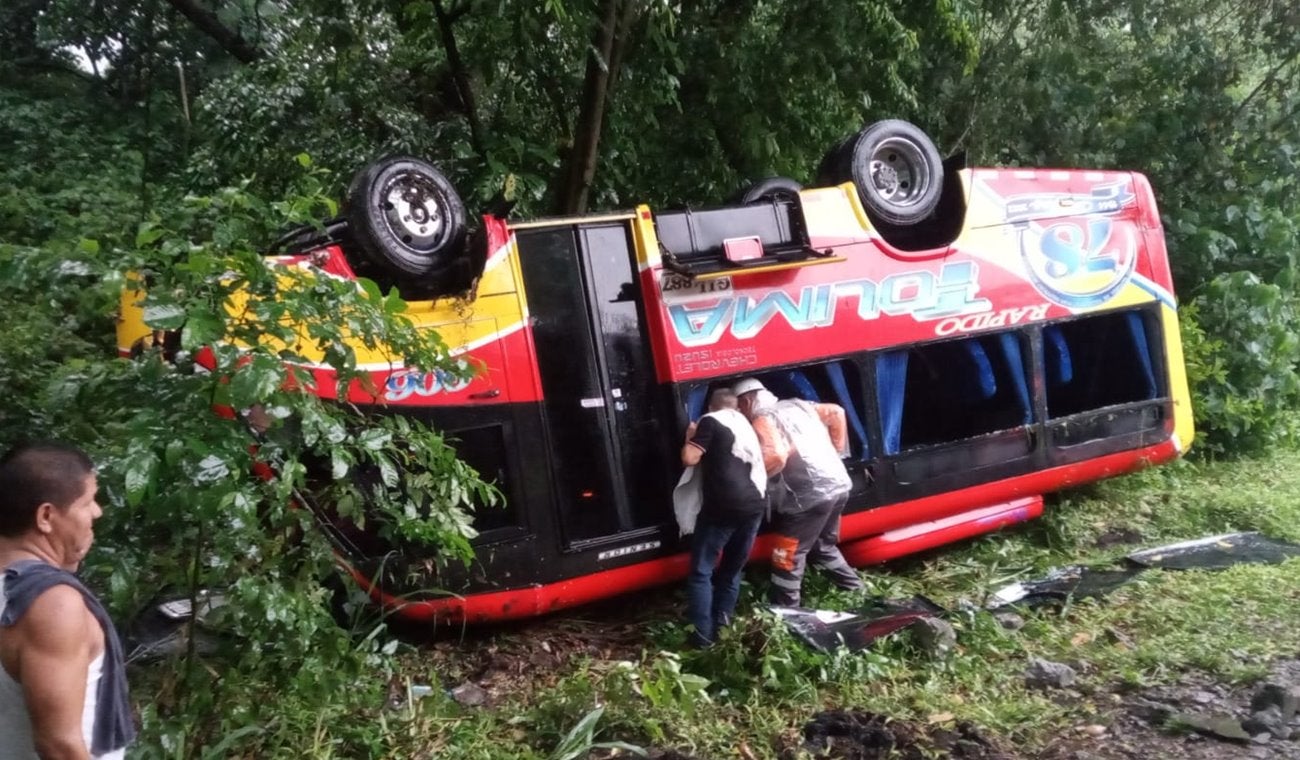 Se recuperan los cinco lesionados tras volcamiento de Rápido Tolima en la vía Armero – Guayabal