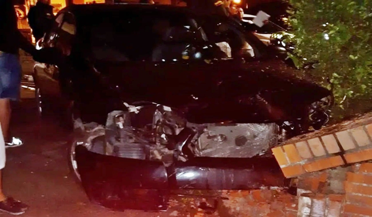 ¡Duro contra el muro! Ocasionó choque en la 25 con 5ª y se accidentó sobre la 44 con 5ª en Ibagué