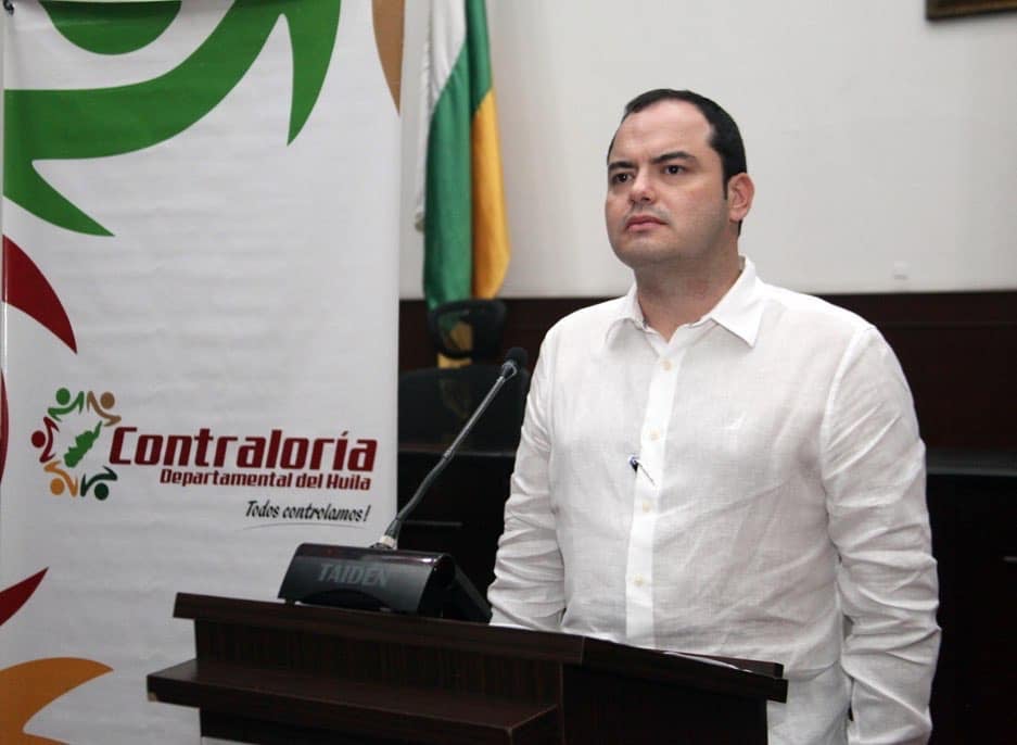 Contralor del Huila señalado de golpear a su compañera sentimental.