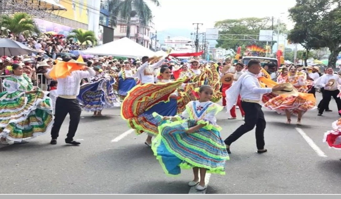 Desfile San Juan sobre la carrera Quinta de Ibagué