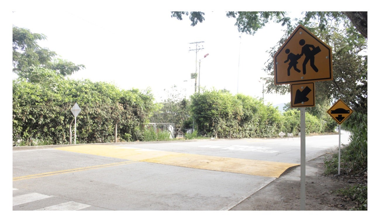 Señalización vial en vía secundaria de Ibagué