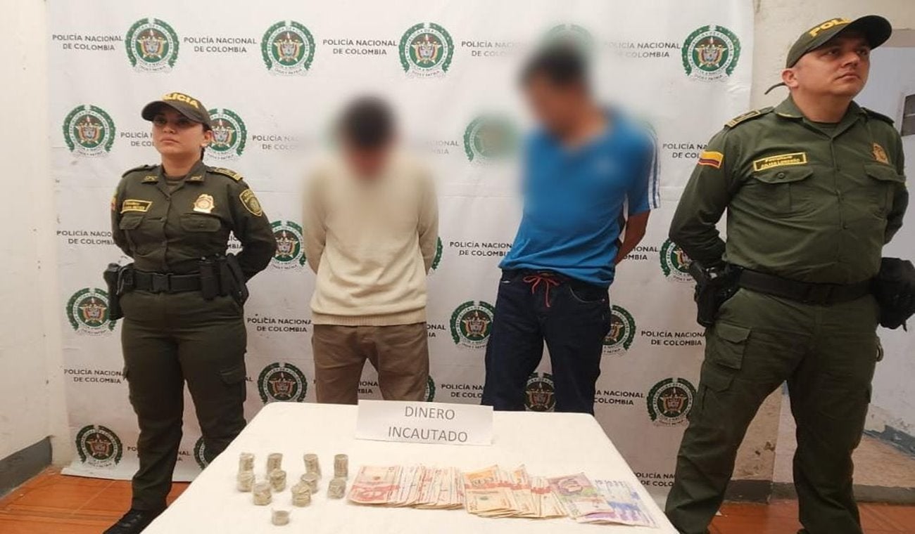 Sujetos atracaban a dos mujeres en una casa en Fresno, vecinos avisaron a la Policía y les dieron captura