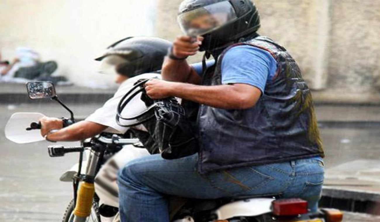 Sujetos armados en moto despojaron de más de $50 millones a una pareja frente a la clínica Keralty
