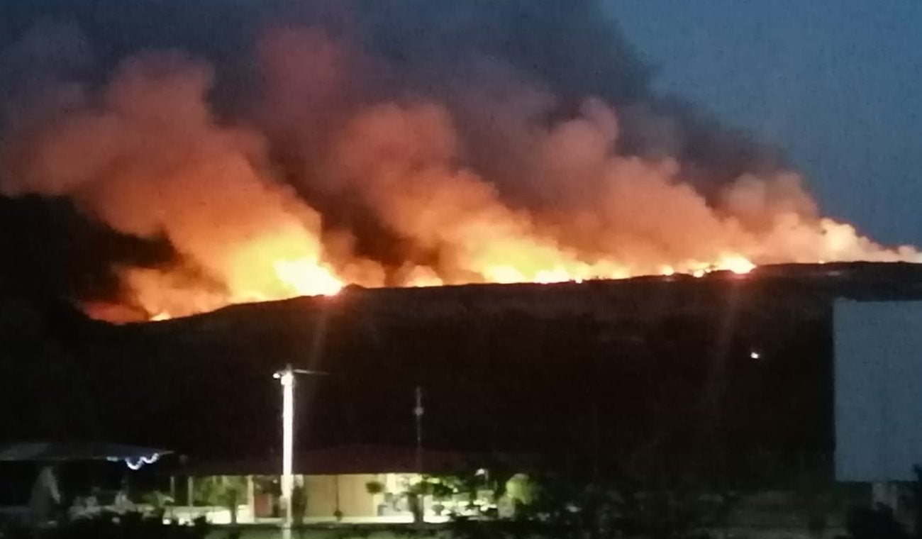 Incendio de grandes magnitudes se viene registrando en el relleno sanitario La Miel