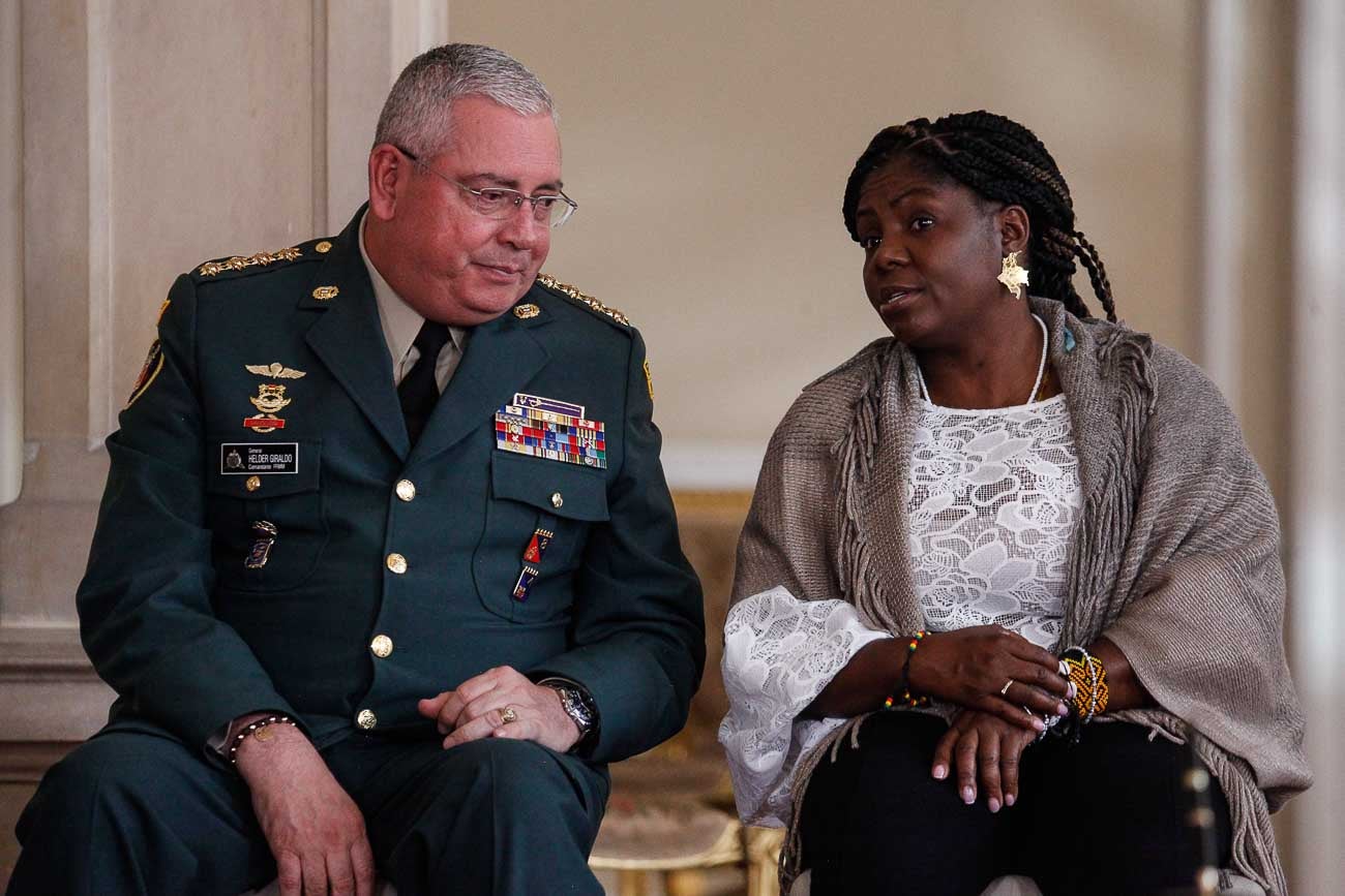 Helder Giraldo, Comandante de las Fuerzas Militares de Colombia y Francia Márquez, Vicepresidenta de la República.